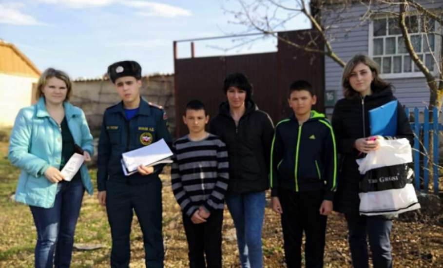 В Елецком районе полицейские организовали акцию «Подари ребенку книгу»