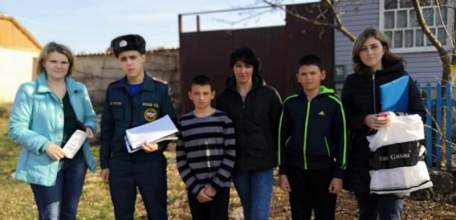 В Елецком районе полицейские организовали акцию «Подари ребенку книгу»