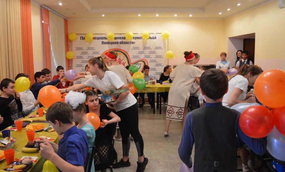 В Специальной школе-интернате города Ельца прошёл традиционный праздник «День именинника»