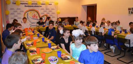 В Специальной школе-интернате города Ельца прошёл традиционный праздник «День именинника»