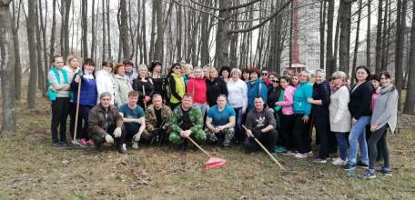 11 апреля эстафету субботников продолжили работники управления образования Ельца