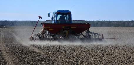 В Елецком районе идут посевные работы