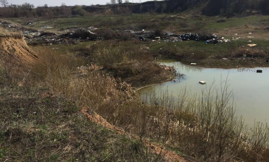 В Елецком районе обнаружена большая несанкционированная свалка мусора!