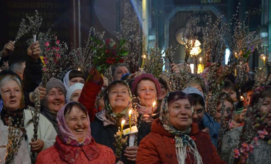 В канун праздника Входа Господня в Иерусалим епископ Максим совершил Всенощное бдение в Вознесенском соборе