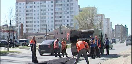 В Ельце полным ходом идут работы по ремонту дорог, благоустройству скверов и микрорайонов