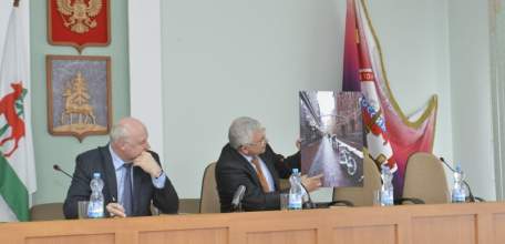 В администрации Ельца обсудили вопрос сохранения белокаменных плит