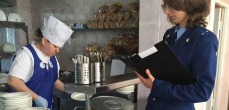 Прокуратурой Елецкого района выявлены нарушения санитарно-эпидемиологического законодательства в школьной столовой