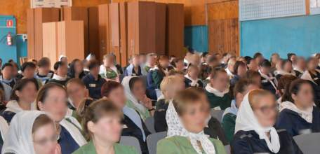 Осужденные театральной студии ИК-3 города Ельца представили музыкальную постановку по мотивам художественного фильма Леонида Быкова «В бой идут одни старики» для осужденных женщин ИК-7 УФСИН