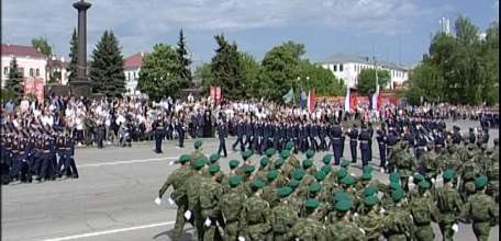 С Днём Победы! В Ельце в 10-й раз прошёл военный парад