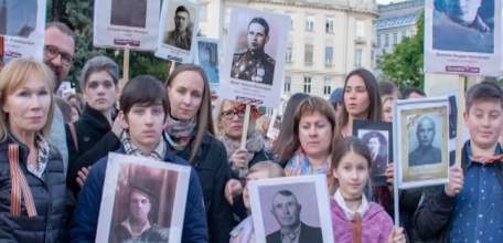 В Вене в рядах &laquo;Бессмертного полка&raquo; пронесли портрет ельчанина, Героя Советского Союза Михаила Дякина