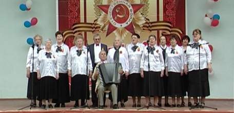 В Городском парке Ельца прошёл фестиваль патриотической песни «Крылья Победы»