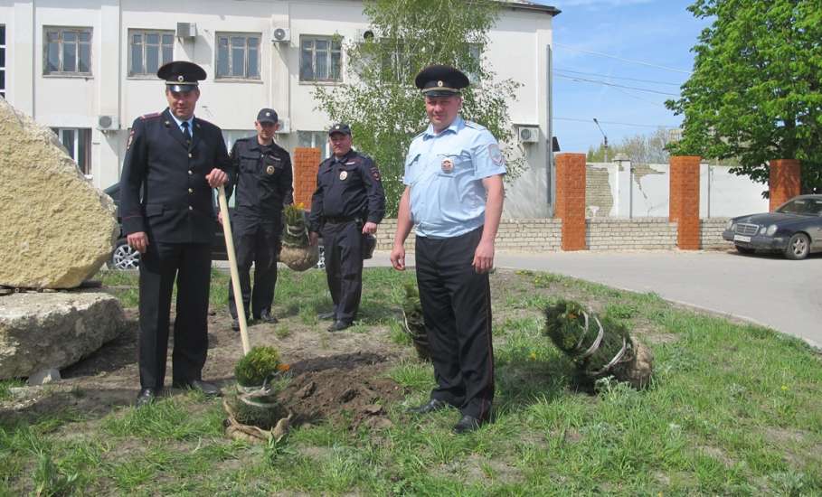 «Мир, труд, май!» - под таки лозунгом в ОМВД России по городу Ельцу начались праздничные дни