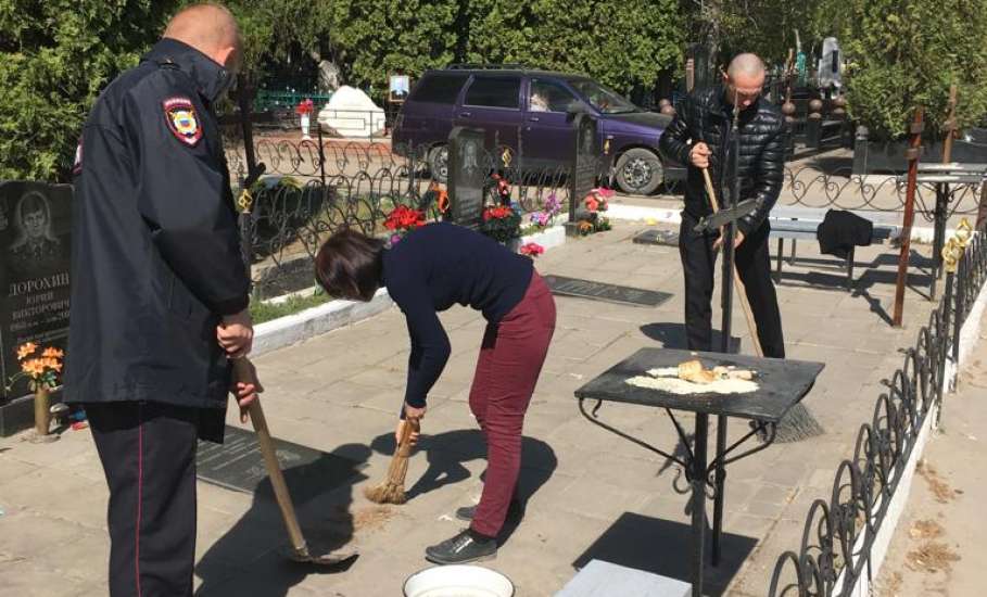 Сотрудники ОМВД России по городу Ельцу не забывают своих погибших товарищей