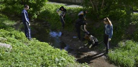 Участок реки Лучок очистили от мусора