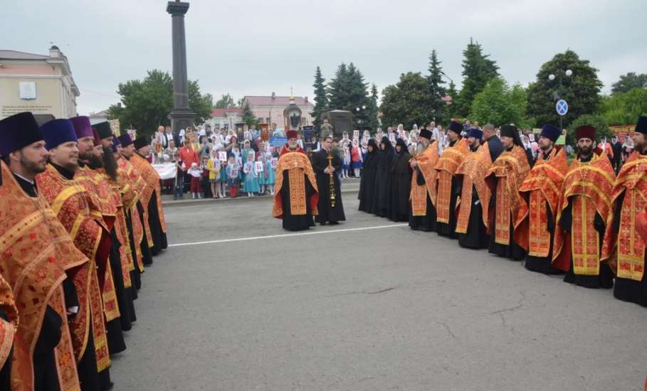 В Ельце прошли торжества в честь равноапостольных Кирилла и Мефодия