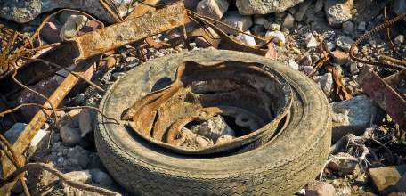 Прокуратура Ельца обязала администрацию города устранить несанкционированную свалку на Заводской улице
