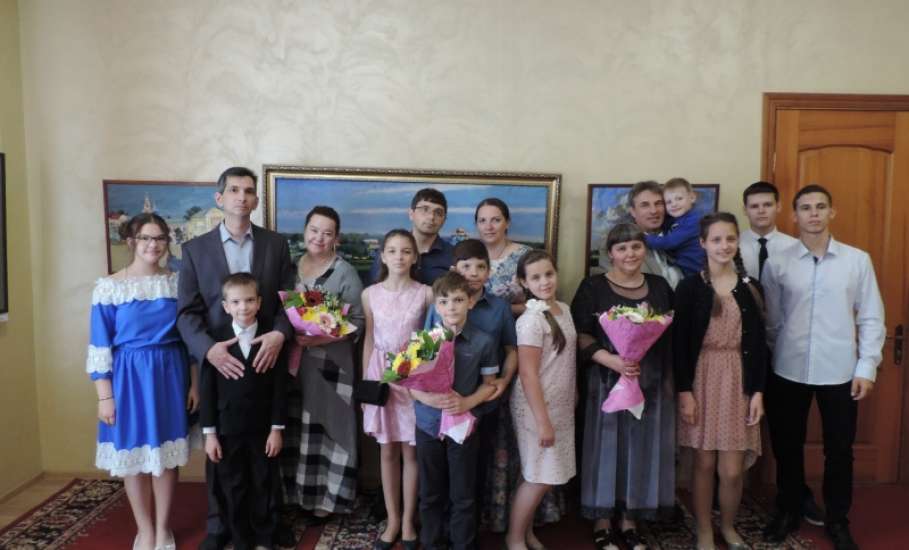 Две елецких семьи стали победителями областного конкурса