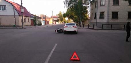 В результате ДТП на Комсомольской улице пострадал 18-летний мотоциклист