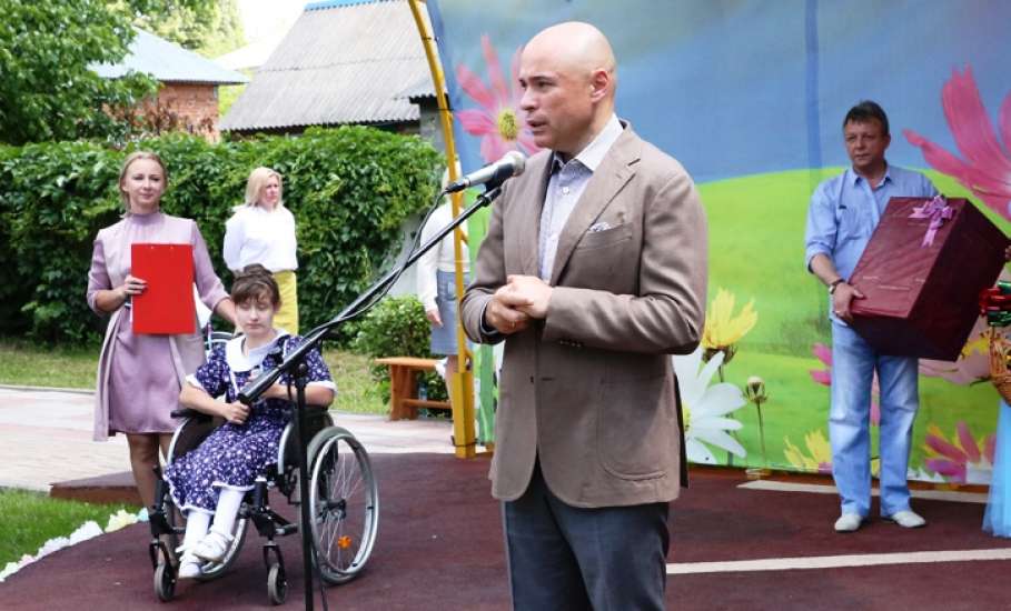 Игорь Артамонов поздравил маленьких ельчан с Международным днем защиты детей