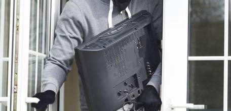 Полиция задержала жителя Ельца за кражу телевизора и системного блока