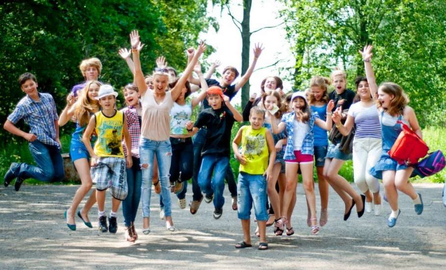 Более 20 тысяч школьников этим летом смогут поправить свое здоровье и отдохнуть в загородных лагерях Липецкой области