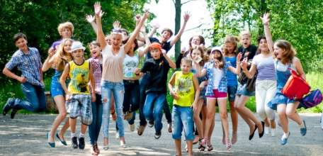 Более 20 тысяч школьников этим летом смогут поправить свое здоровье и отдохнуть в загородных лагерях Липецкой области