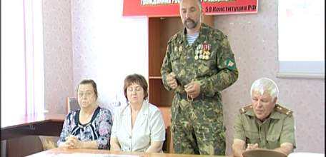 Офицеры-ветераны рассказали студентам Елецкого колледжа экономики, промышленности и отраслевых технологий о буднях армейской жизни