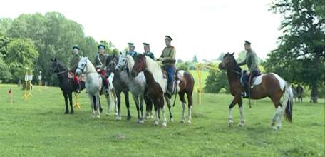 Гусары, уланы и восхищённые зрители: в Ельце прошли II кавалерийские игры