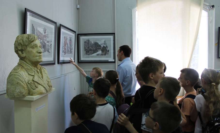В Ельце продолжает свою работу выставка, посвящённая 100-летию органов внутренних дел на транспорте