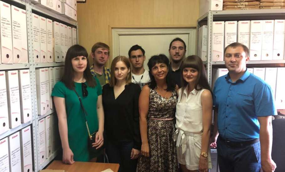 Студенты ЕГУ им. И.А. Бунина посетили с экскурсией архивный отдел администрации Елецкого района
