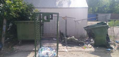 В Ельце на улицах Клары Цеткин и Костенко произошло загорание пластиковых евроконтейнеров для мусора