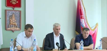 Разгул стихии стал поводом для проведения экстренного заседания городской комиссии по чрезвычайным ситуациям