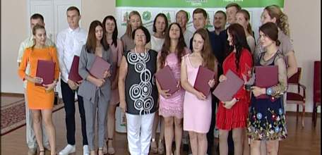 Накануне Дня молодёжи её представителей чествовали в драмтеатре &laquo;Бенефис&raquo;