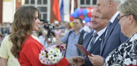 25 июня на площади Ленина для елецких выпускников 11 классов состоялся городской выпускной бал