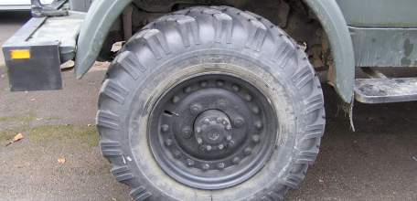 В Елецком районе на территории детского лагеря водитель ГАЗа допустил случайный наезд на 9-летнюю девочку