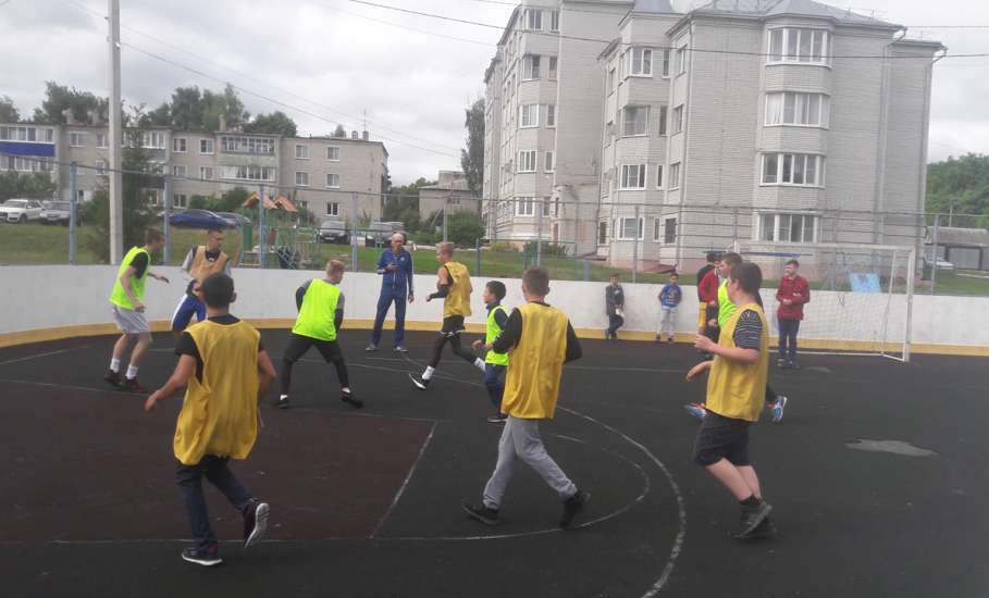 На стадионе посёлка Газопровод прошёл турнир по баскетболу и мини-футболу
