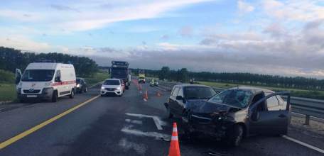 В Елецком районе водитель &laquo;Гранты&raquo; нарушил дистанцию и столкнулся с &laquo;Калиной&raquo;