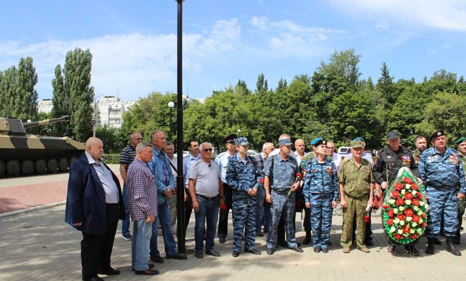 В Ельце прошёл митинг, посвящённый Дню ветеранов боевых действий