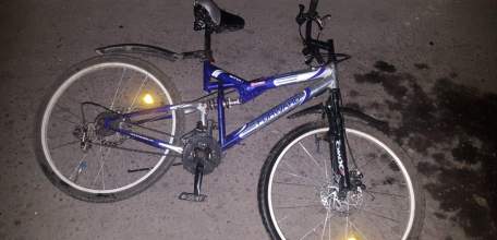 В Ельце мотоциклист сбил велосипедистку и скрылся