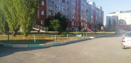 Прокуратура Ельца обязала управляющую компанию убрать пришедший в негодность забор рядом с детской площадкой