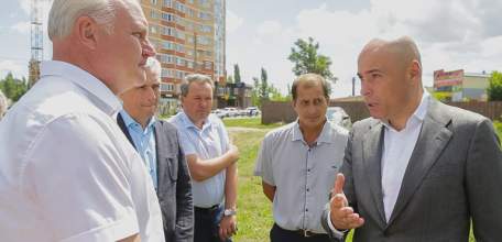 Игорь Артамонов о реконструкции сквера Харченко: &laquo;Всё по деревенски делаете&raquo;