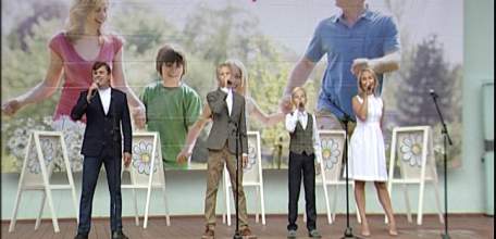 В Городском парке Ельца состоялся праздничный концерт и чествование семейных пар, проживших в браке не менее 25 лет