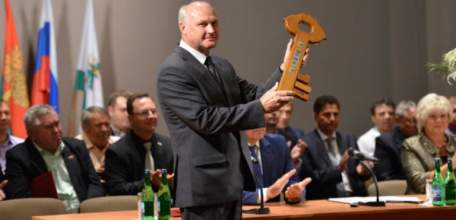 Глава Ельца складывает с себя полномочия