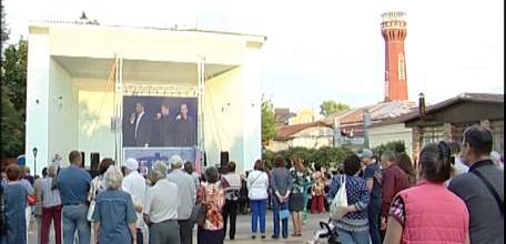 Хор Турецкого поздравил жителей региона с Днём металлургов. Творчество прославленного коллектива оценили и ельчане