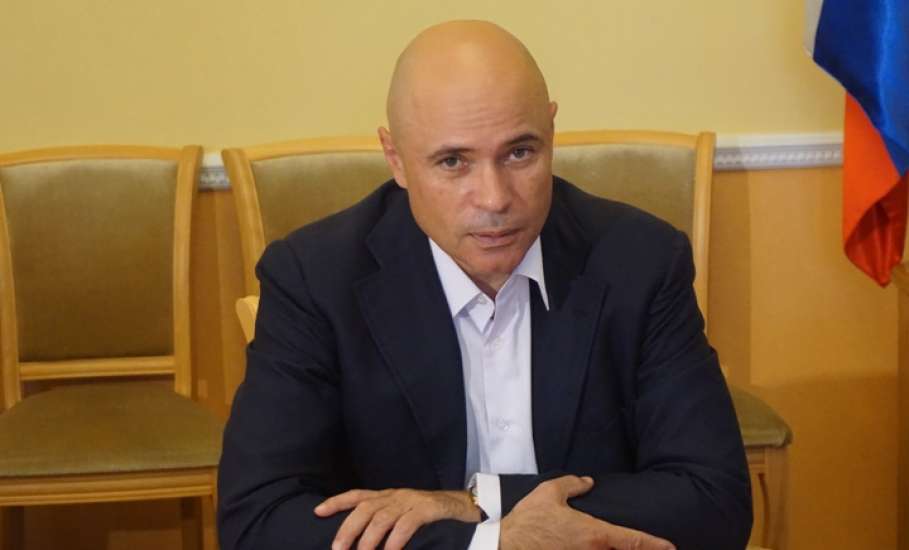 Игорь Артамонов представил в областной избирком документы для регистрации кандидатом на пост главы Липецкой области