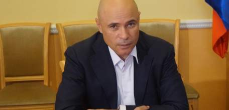 Игорь Артамонов представил в областной избирком документы для регистрации кандидатом на пост главы Липецкой области