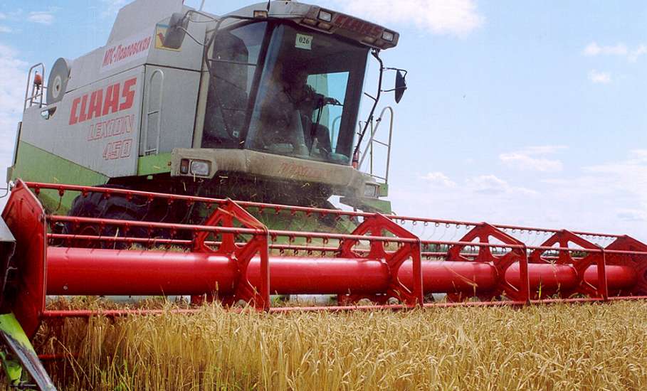 Аграрии Липецкой области собрали первый миллион тонн зерна