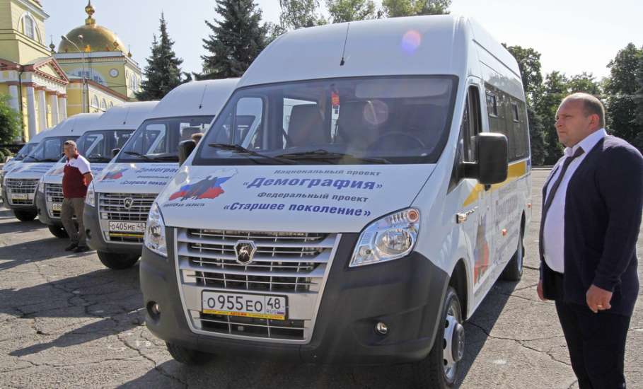 Микроавтобус для доставки сельчан старшего поколения в поликлиники получил ОБУ «ЦСЗН по Елецкому району»