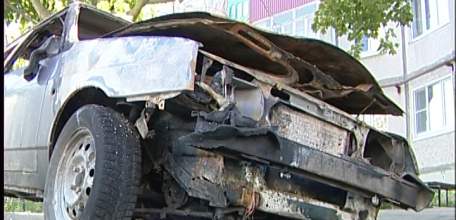 Этой ночью в Ельце сгорели две машины, ещё одна обгорела частично