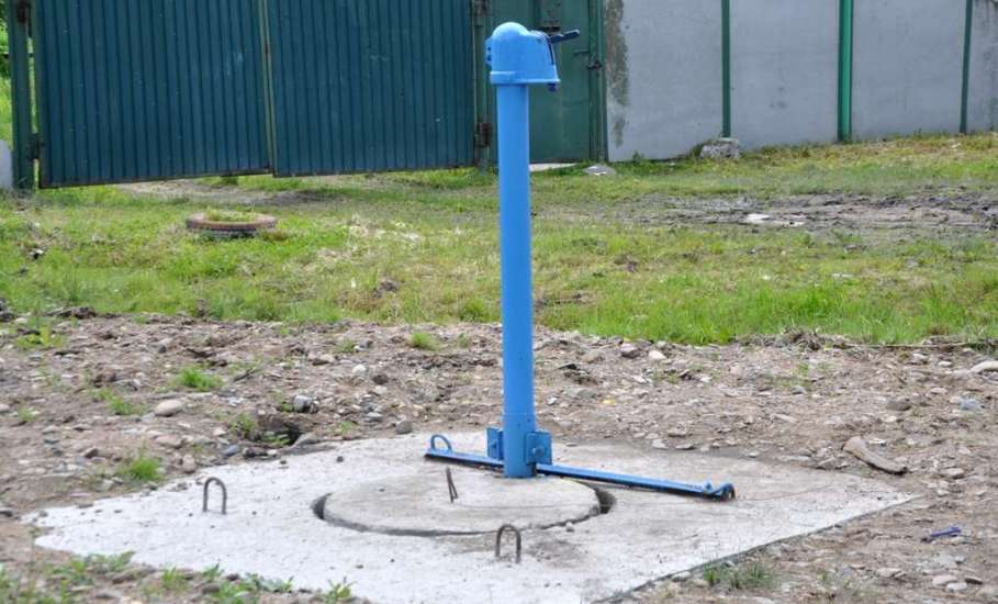В Елецком районе по требованию прокурора возле дома инвалида установлена водозаборная колонка